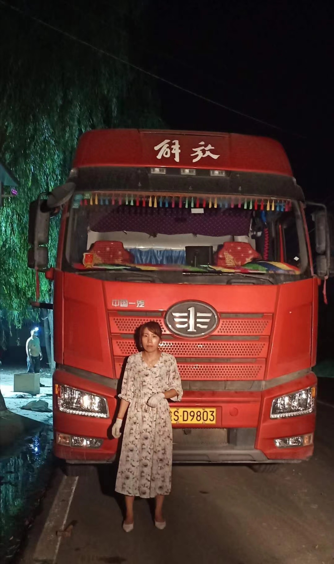 ，有自動(dòng)拔管自動(dòng)落管功能，可定制左右側(cè)推功能，配有三片打孔刀，打孔刀是防傷紙刀組，